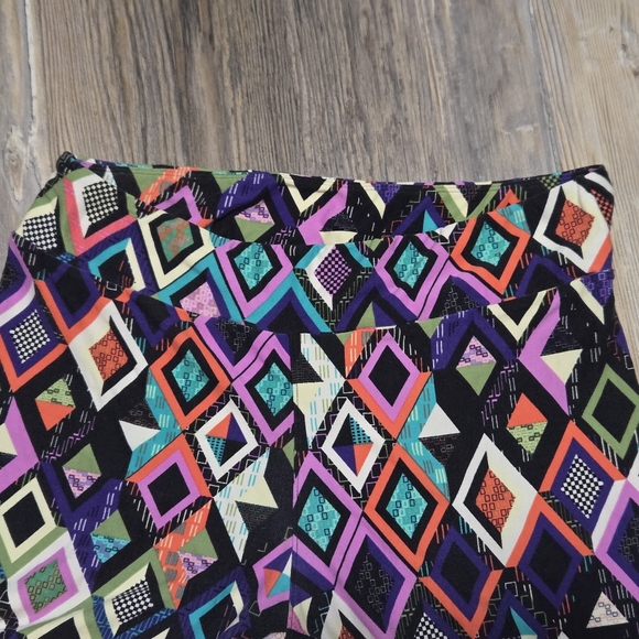 LuLaRoe Black and Purple Leggings Geometric Pattern - Picture 9 of 11